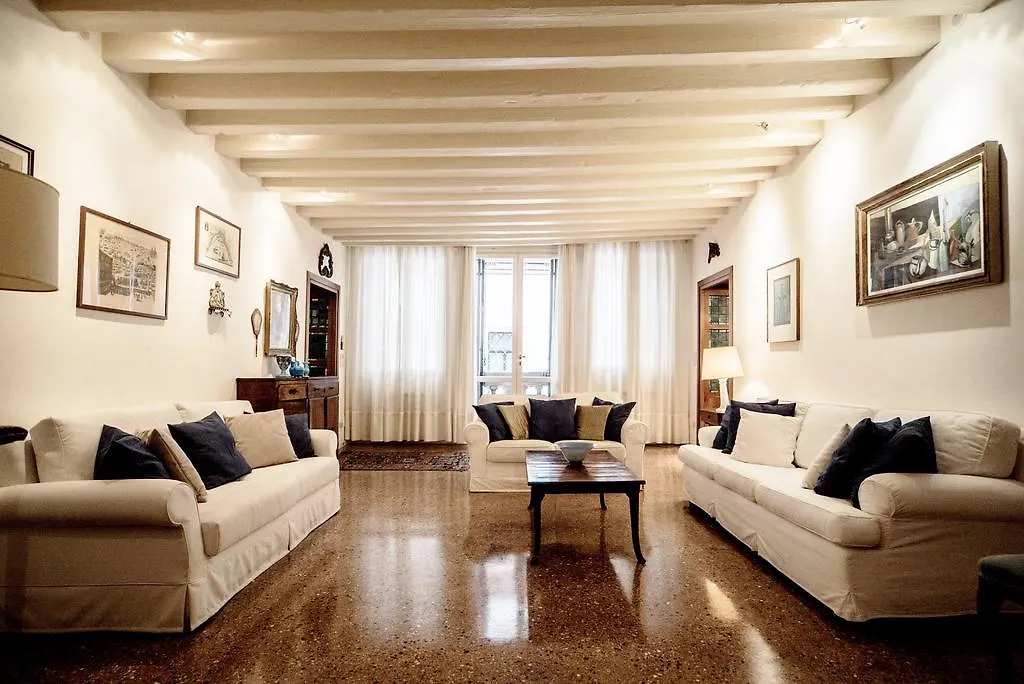 Accademia Terrazza Apartment Venice