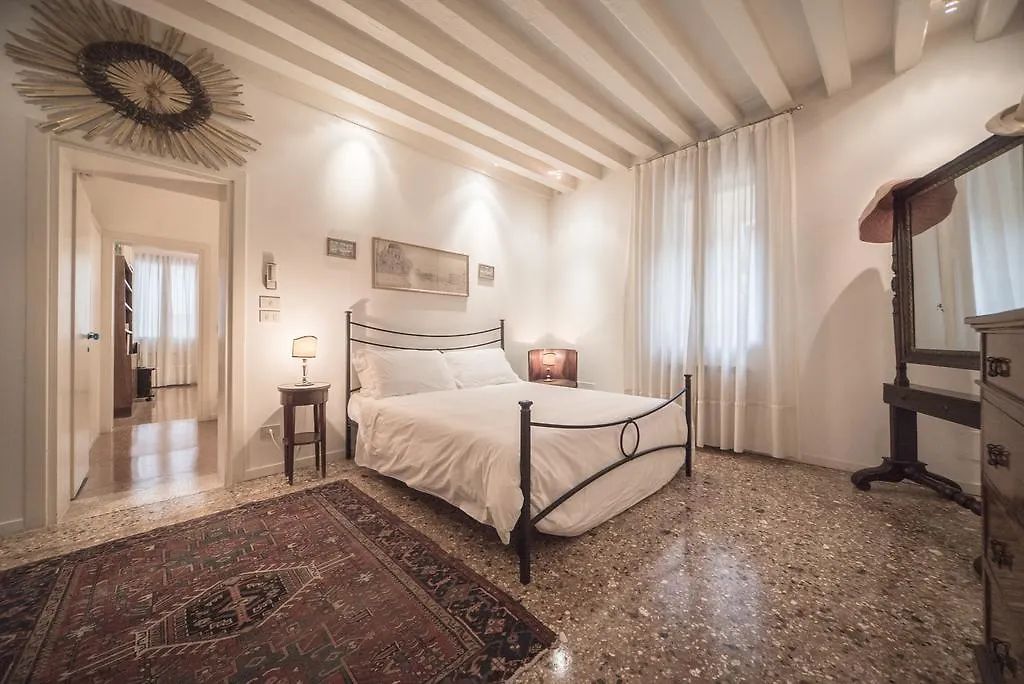 Accademia Terrazza Apartment Venice