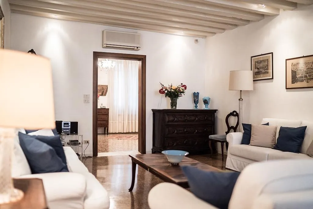 Accademia Terrazza Apartment Venice
