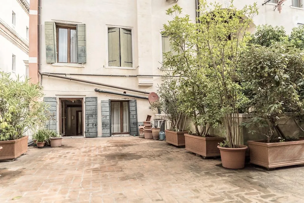 Accademia Terrazza Apartment Venice
