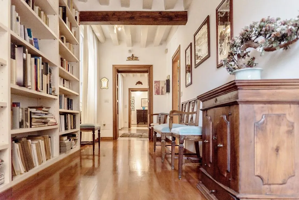Accademia Terrazza Apartment Venice
