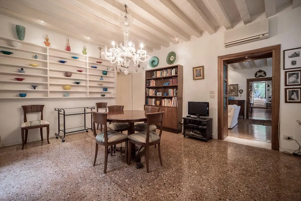 Accademia Terrazza Apartment Venice