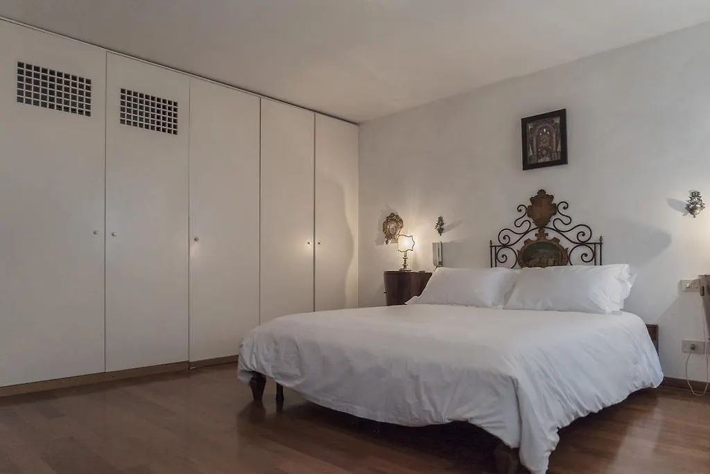 Accademia Terrazza Apartment Venice