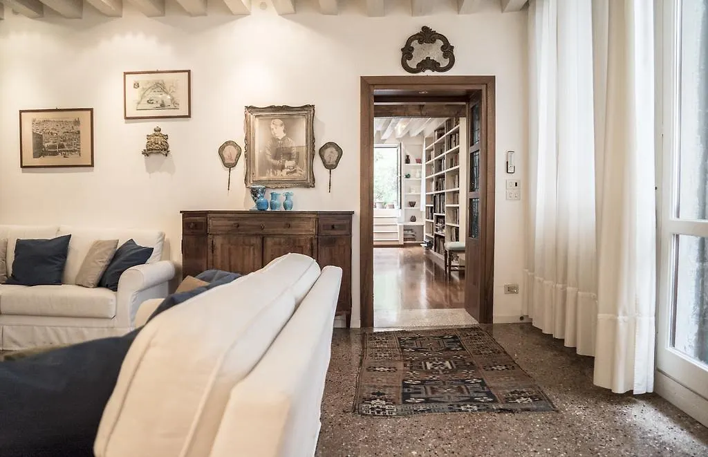 Accademia Terrazza Apartment Venice