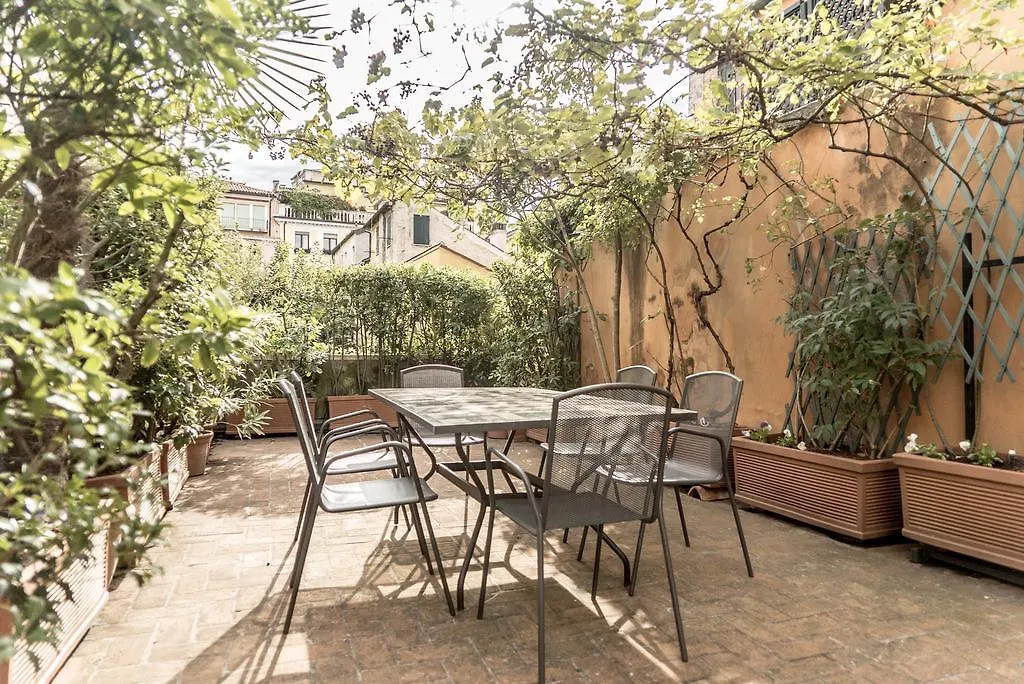 Accademia Terrazza Apartment Venice 0*,